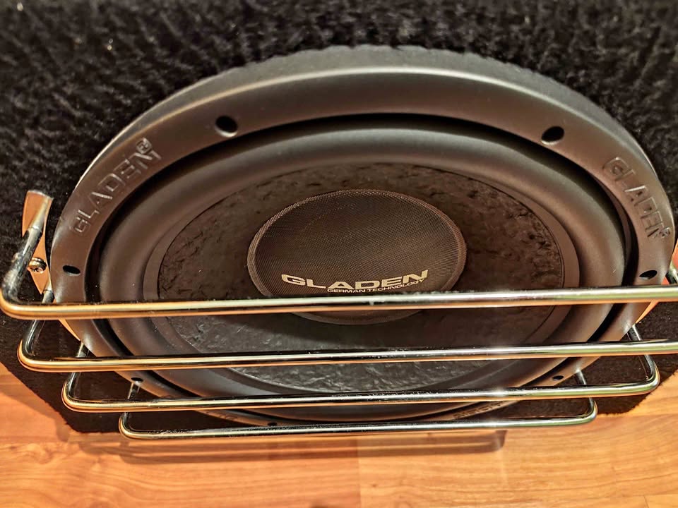 ELADÓ – Gladen Audio RS 12 subwoofer 52 000 Ft